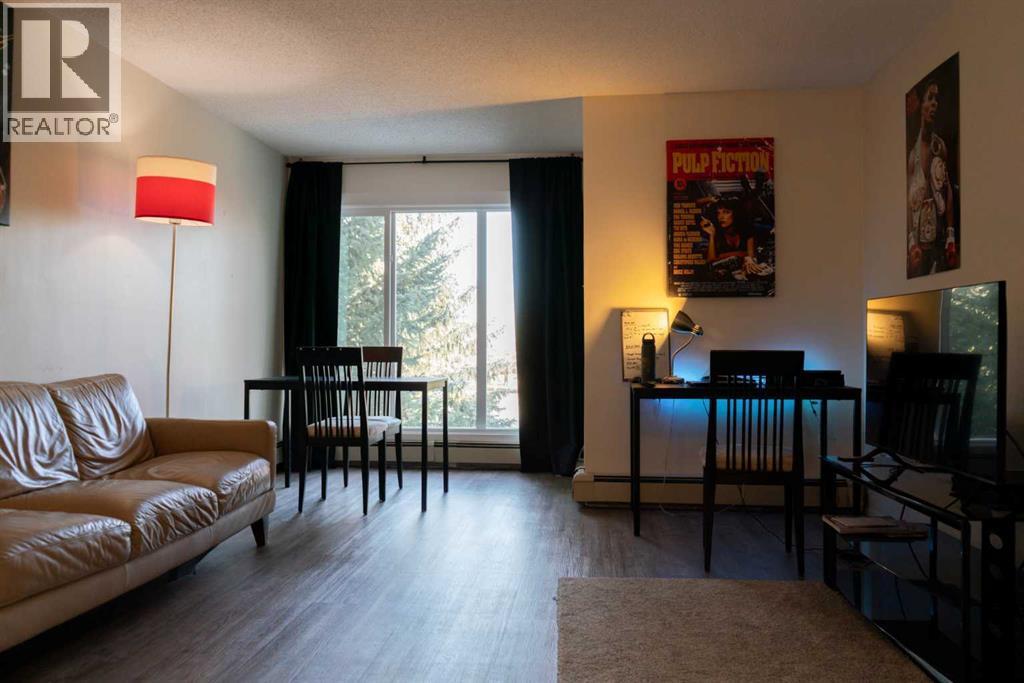 35, 75 Temple Boulevard W, Lethbridge, AB - Indoor Photo Showing Living Room