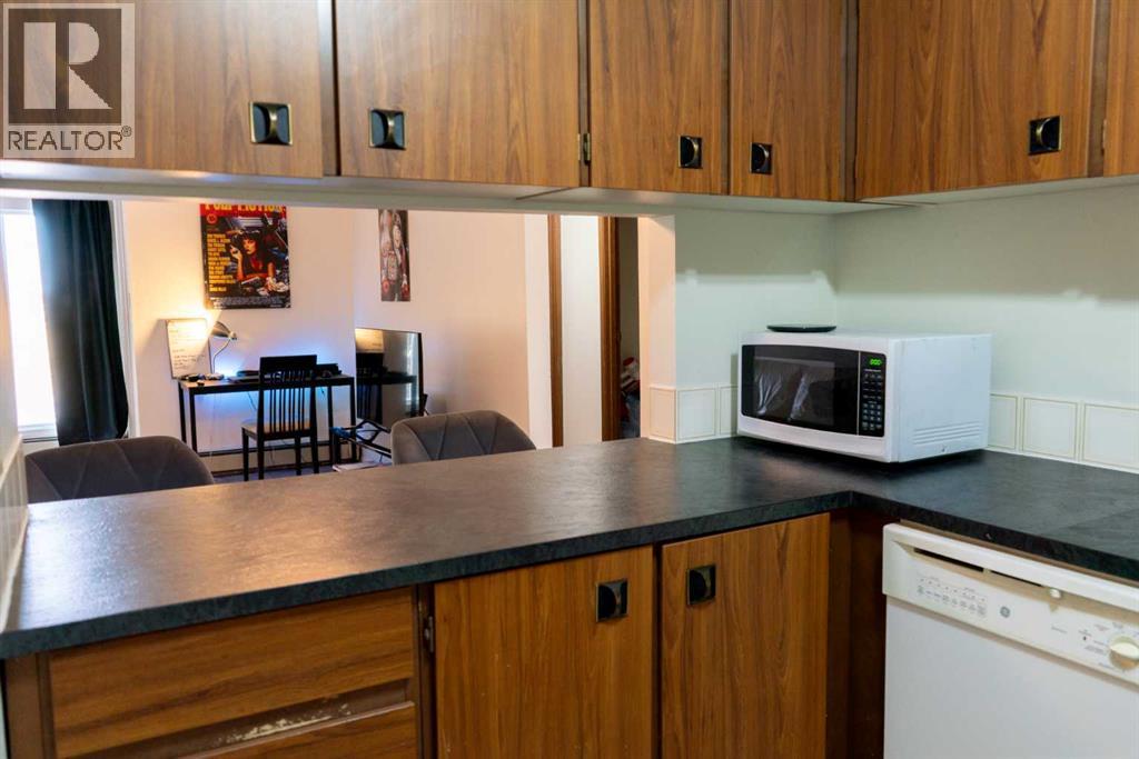 35, 75 Temple Boulevard W, Lethbridge, AB - Indoor Photo Showing Kitchen