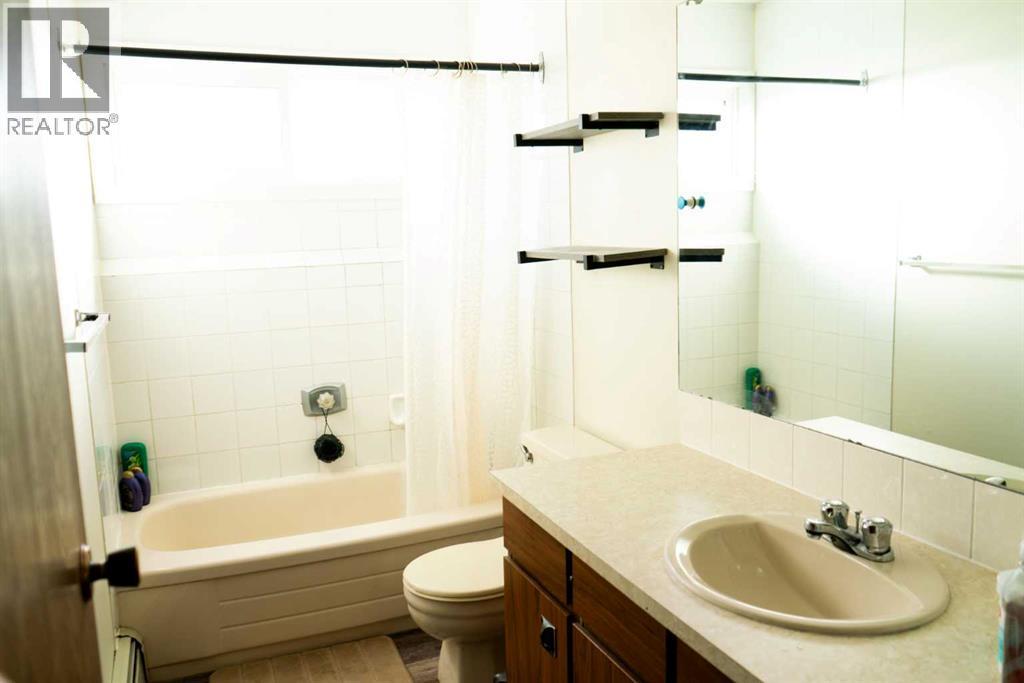 35, 75 Temple Boulevard W, Lethbridge, AB - Indoor Photo Showing Bathroom