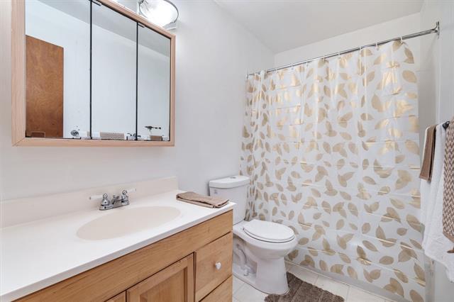 47 Hershey St, Winnipeg, MB