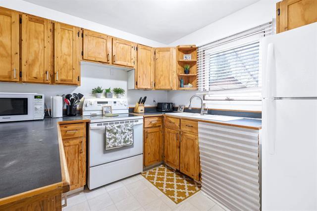 47 Hershey St, Winnipeg, MB