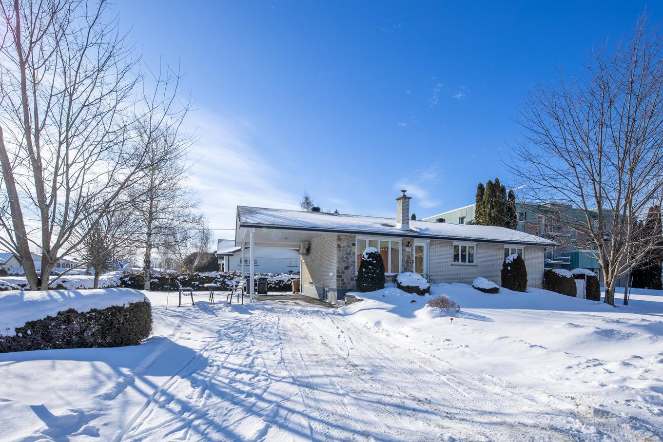 Frontage - 415 7E Avenue, Saint-Jean-Sur-Richelieu, QC - Outdoor