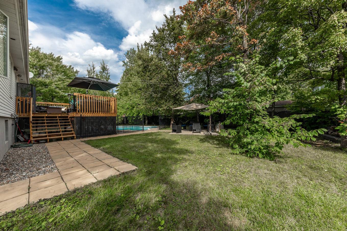 Cour - 163 Av. Du Parc, Saint-Jean-Sur-Richelieu, QC - Outdoor