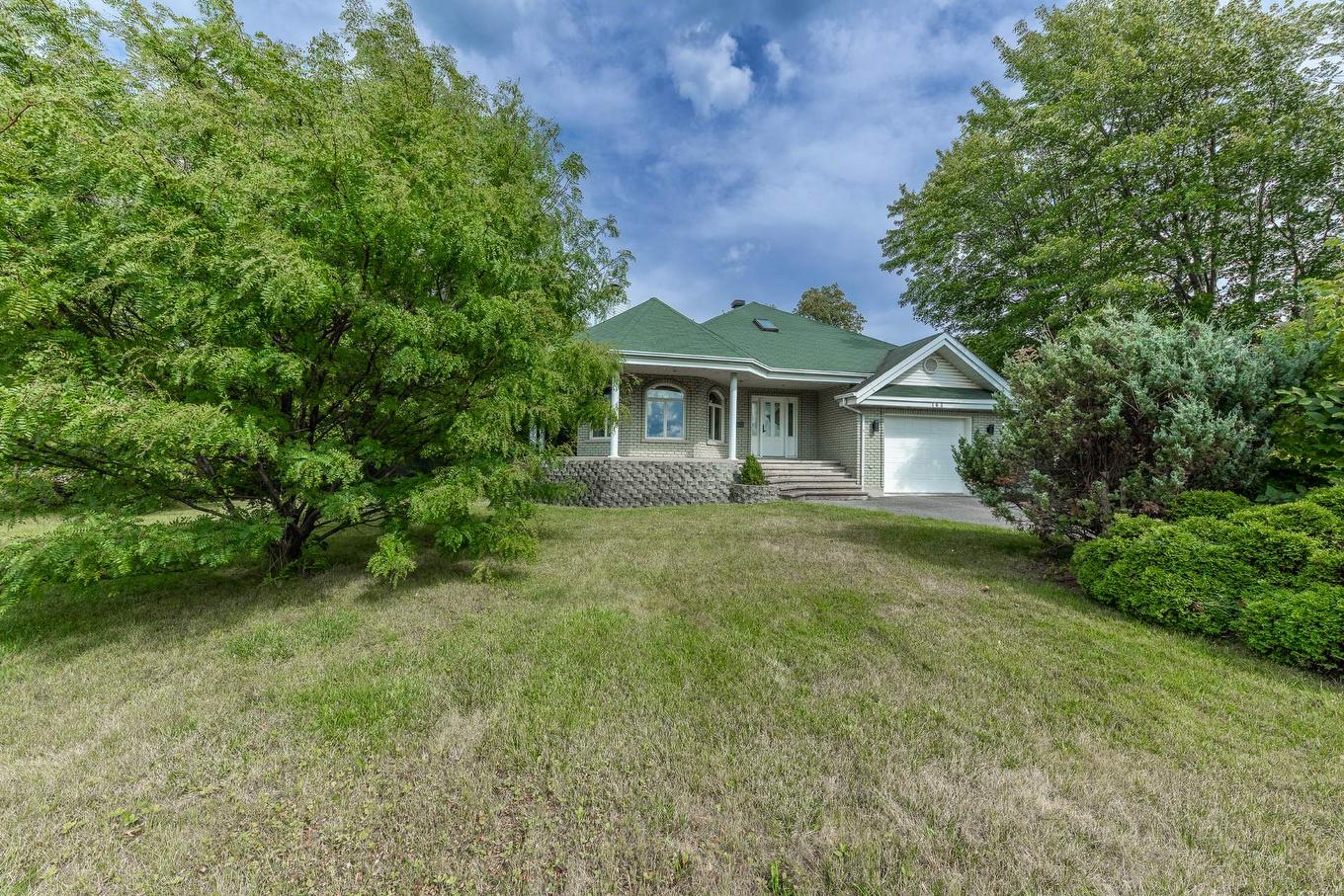 Façade - 163 Av. Du Parc, Saint-Jean-Sur-Richelieu, QC - Outdoor