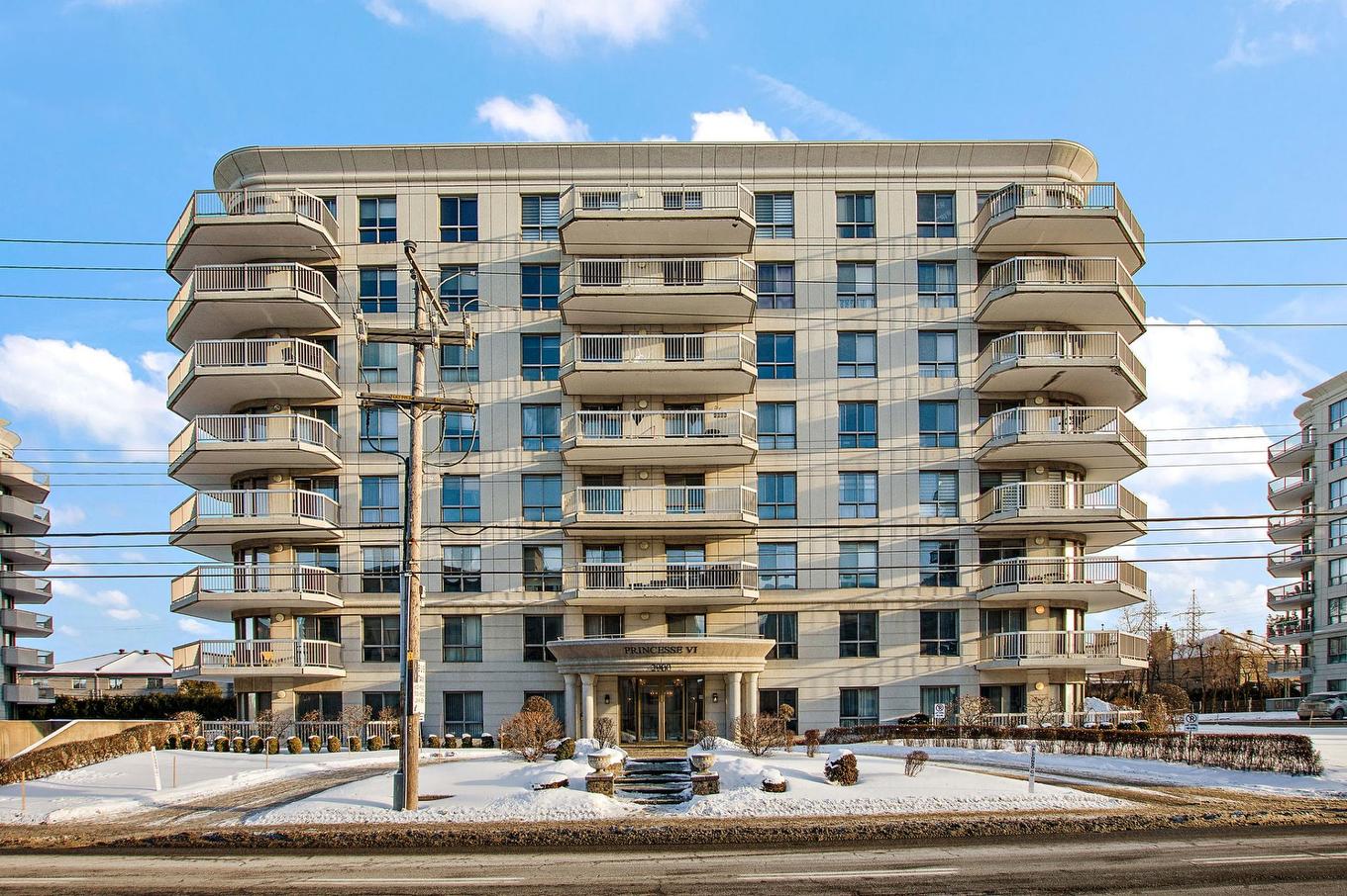 Frontage - 301-2900 Boul. De La Côte-Vertu, Montréal (Saint-Laurent), QC - Outdoor With Balcony With Facade