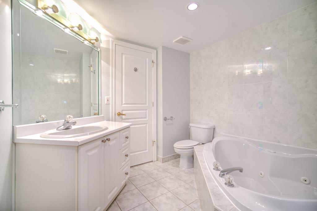 Ensuite bathroom - 301-2900 Boul. De La Côte-Vertu, Montréal (Saint-Laurent), QC - Indoor Photo Showing Bathroom