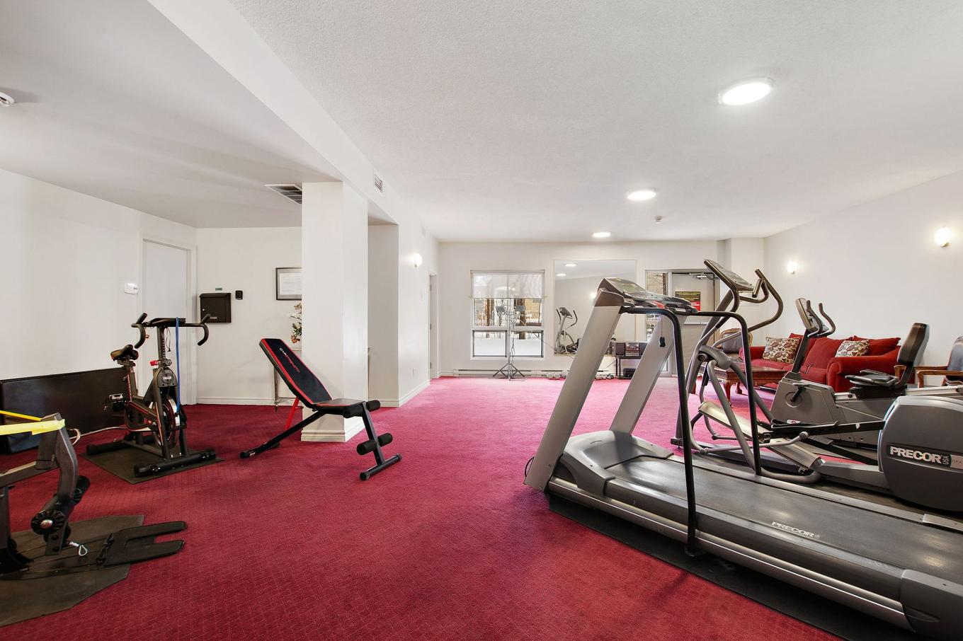 Exercise room - 301-2900 Boul. De La Côte-Vertu, Montréal (Saint-Laurent), QC - Indoor Photo Showing Gym Room