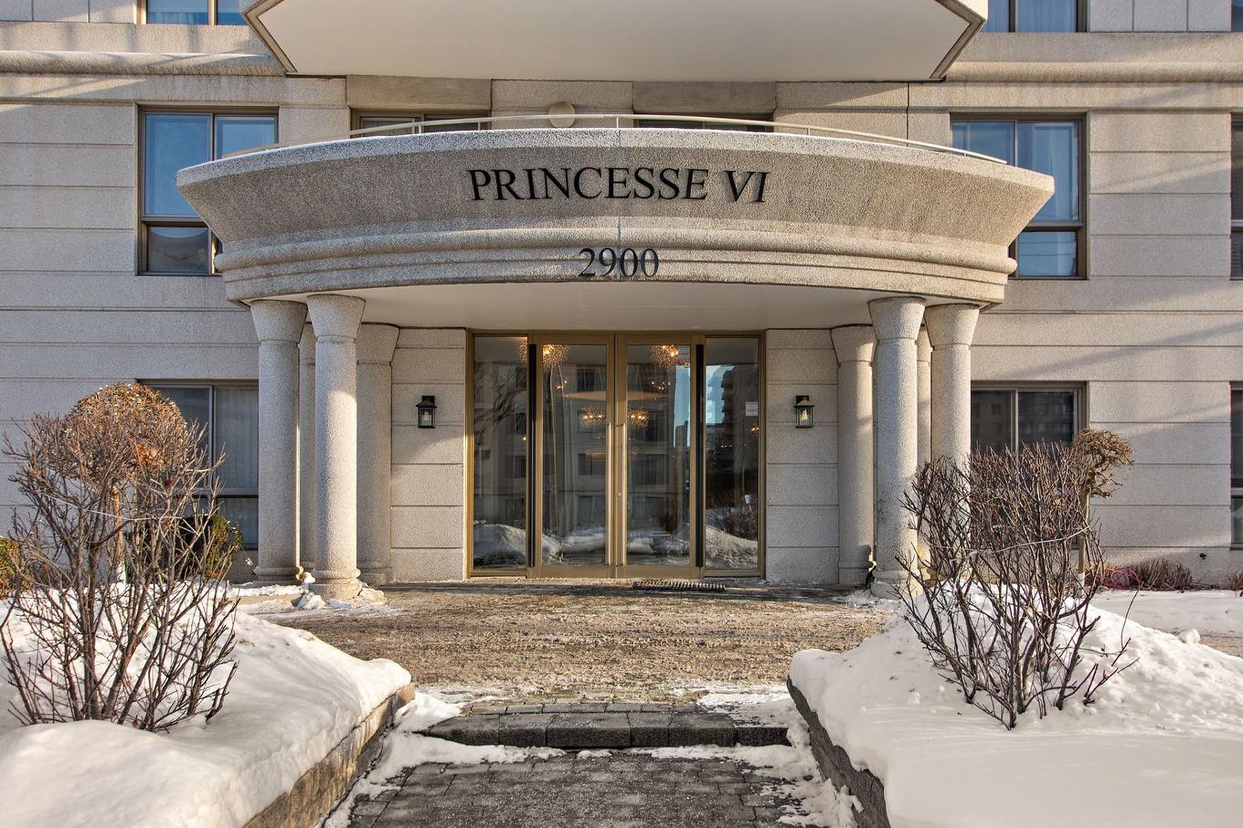 Frontage - 301-2900 Boul. De La Côte-Vertu, Montréal (Saint-Laurent), QC - Outdoor