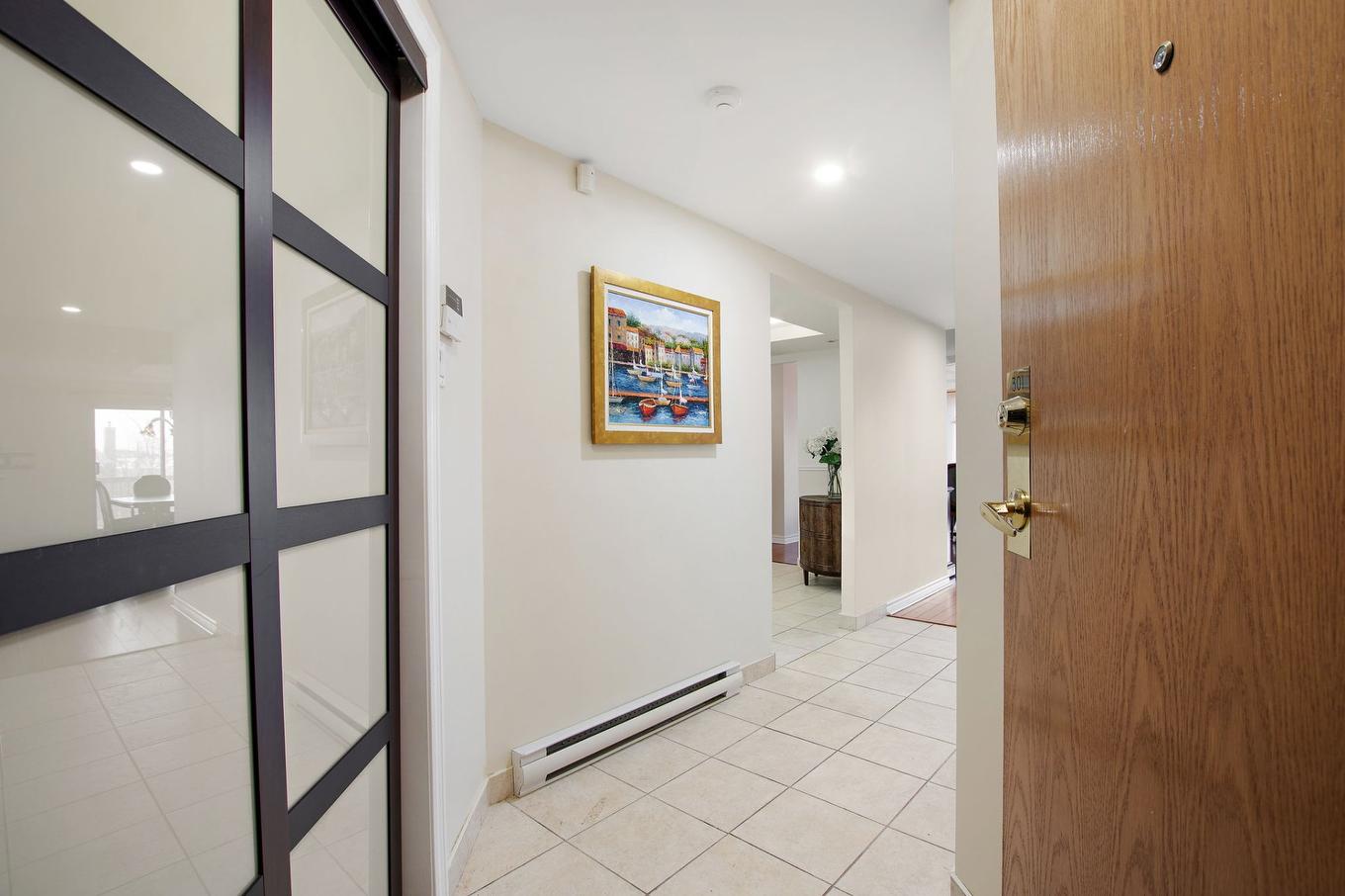 Hall - 301-2900 Boul. De La Côte-Vertu, Montréal (Saint-Laurent), QC - Indoor Photo Showing Other Room