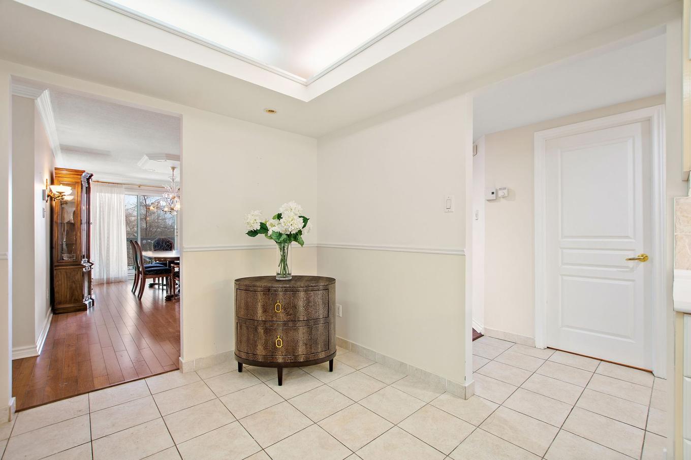 Hall - 301-2900 Boul. De La Côte-Vertu, Montréal (Saint-Laurent), QC - Indoor Photo Showing Other Room