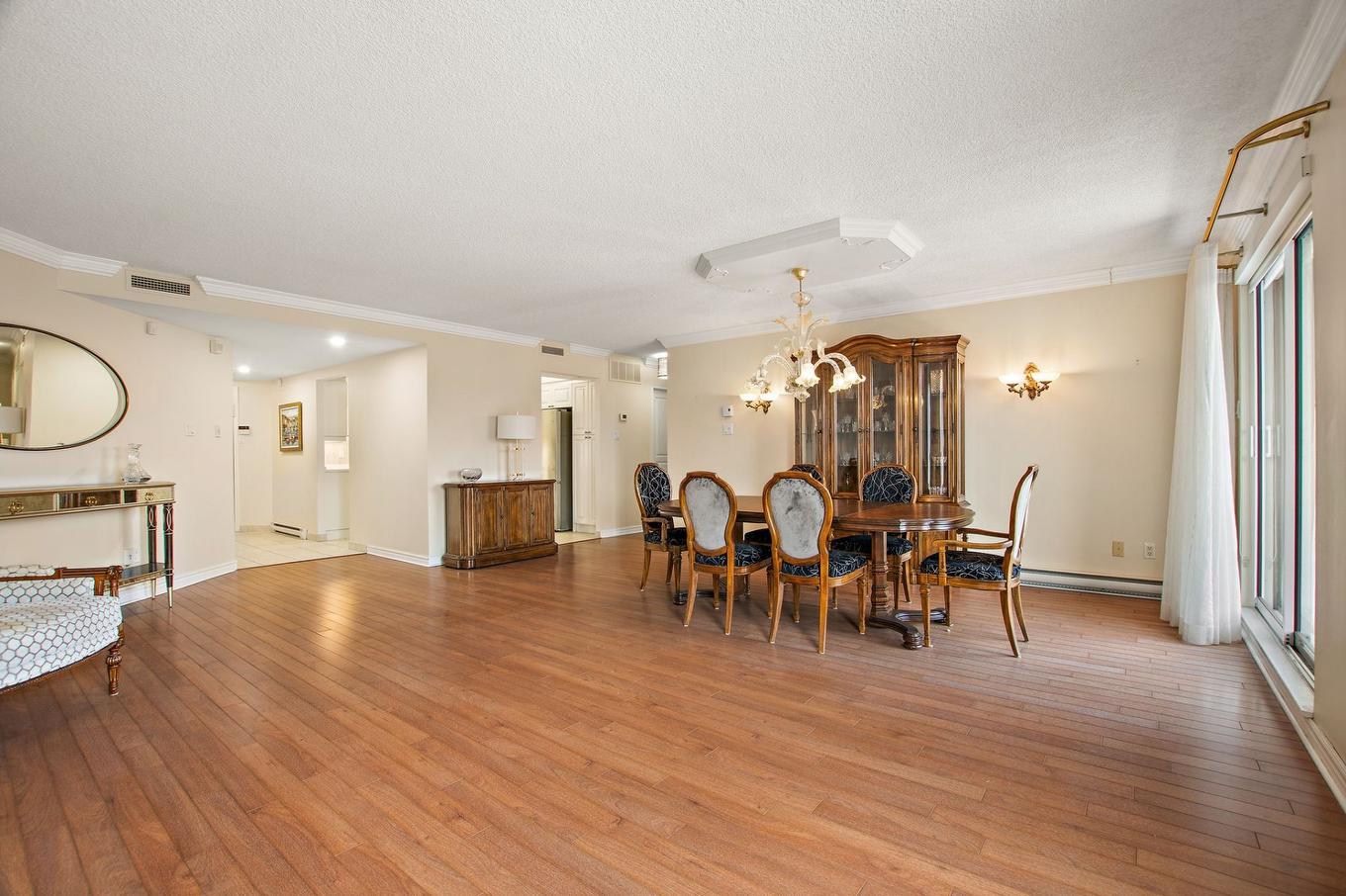 Overall view - 301-2900 Boul. De La Côte-Vertu, Montréal (Saint-Laurent), QC - Indoor Photo Showing Dining Room