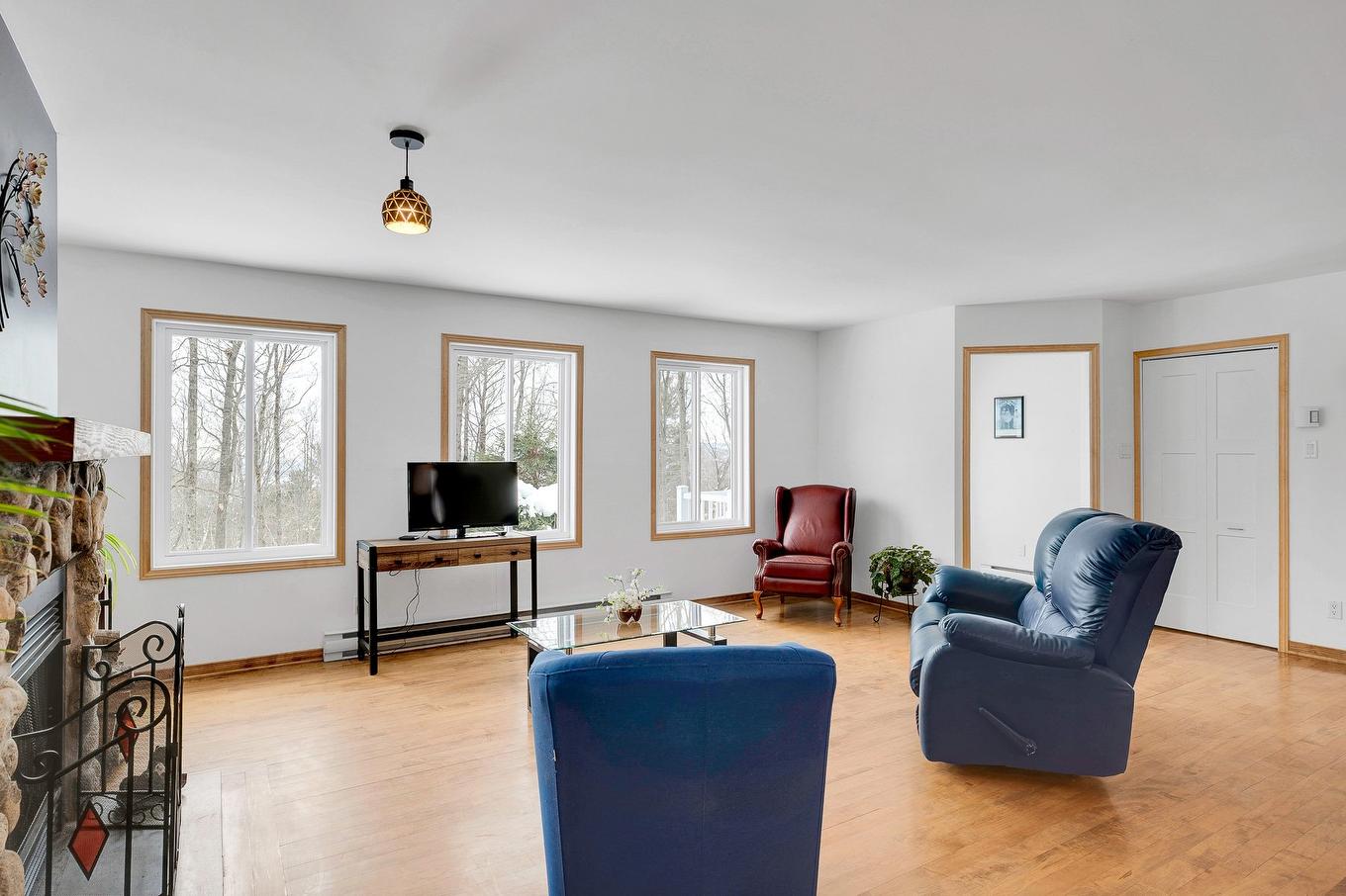 Living room - 1515 Rue Ferland, Prévost, QC - Indoor Photo Showing Living Room