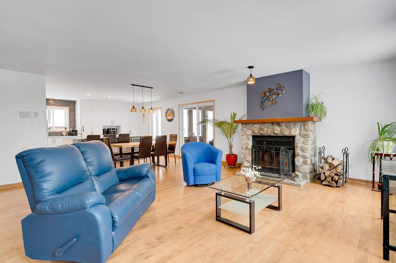 Living room - 1515 Rue Ferland, Prévost, QC - Indoor Photo Showing Living Room With Fireplace