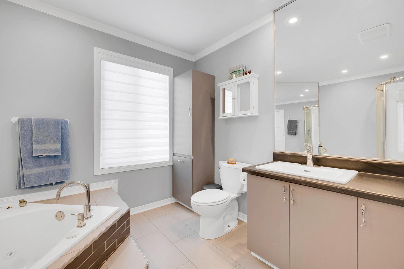 Bathroom - 1515 Rue Ferland, Prévost, QC - Indoor Photo Showing Bathroom