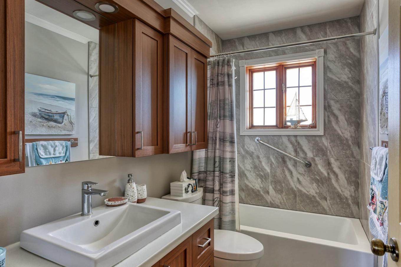 Salle de bains - 658 Rue Barkoff, Trois-Rivières, QC - Indoor Photo Showing Bathroom