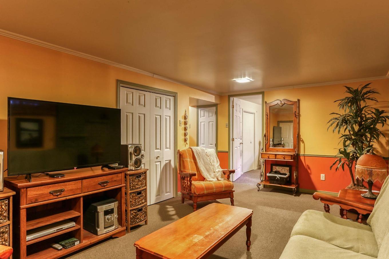 Salle familiale - 658 Rue Barkoff, Trois-Rivières, QC - Indoor Photo Showing Living Room