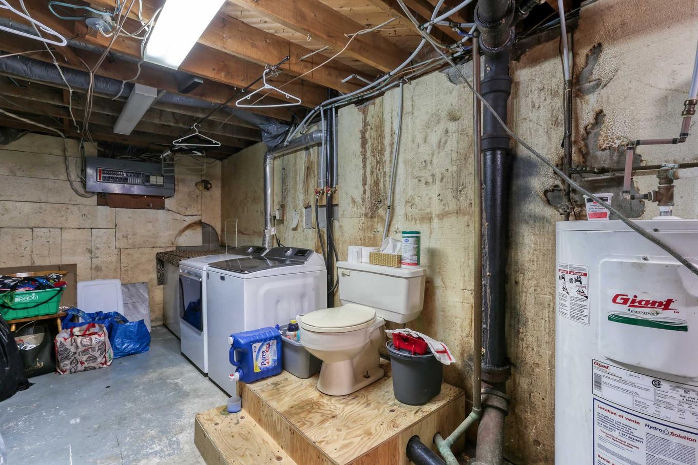Salle de lavage - 658 Rue Barkoff, Trois-Rivières, QC - Indoor Photo Showing Basement