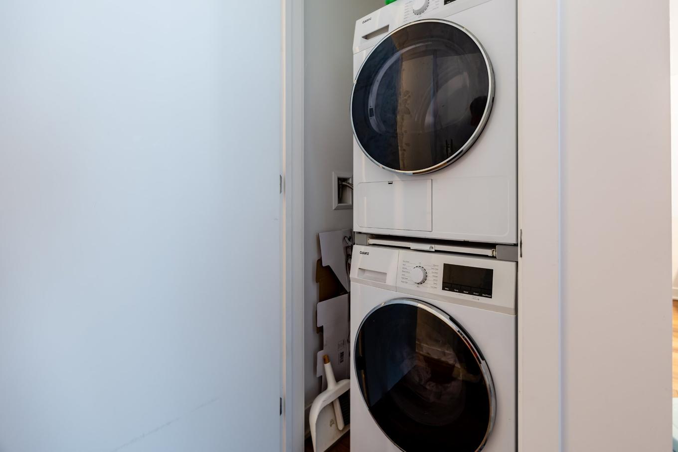 Salle de lavage - 805-2060 Rue Peel, Montréal (Ville-Marie), QC - Indoor Photo Showing Laundry Room