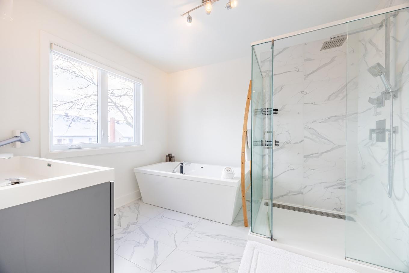 Salle de bains attenante à la CCP - 895 Rue Richelieu, Brossard, QC - Indoor Photo Showing Bathroom