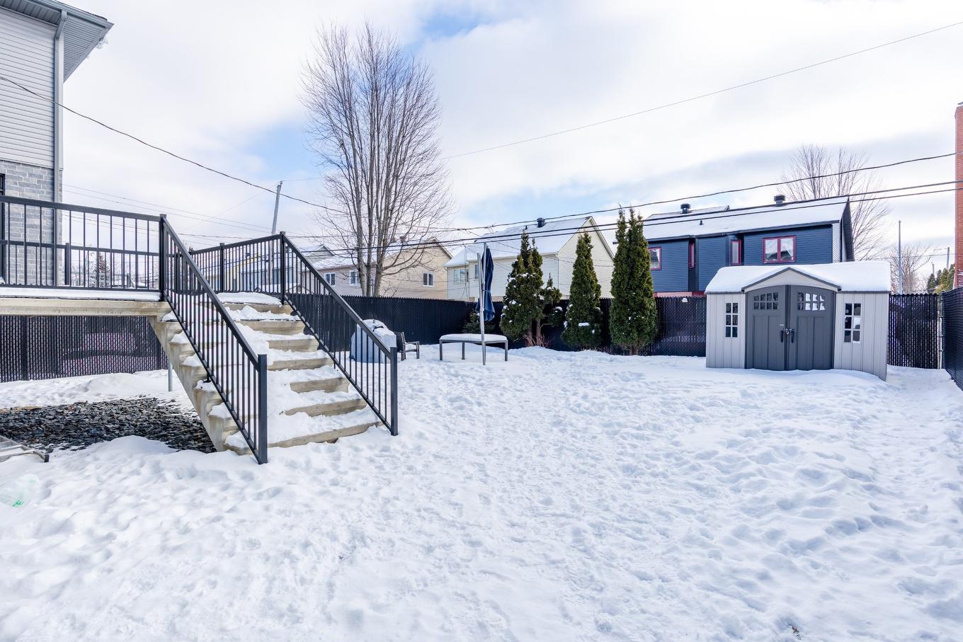 Cour - 895 Rue Richelieu, Brossard, QC - Outdoor
