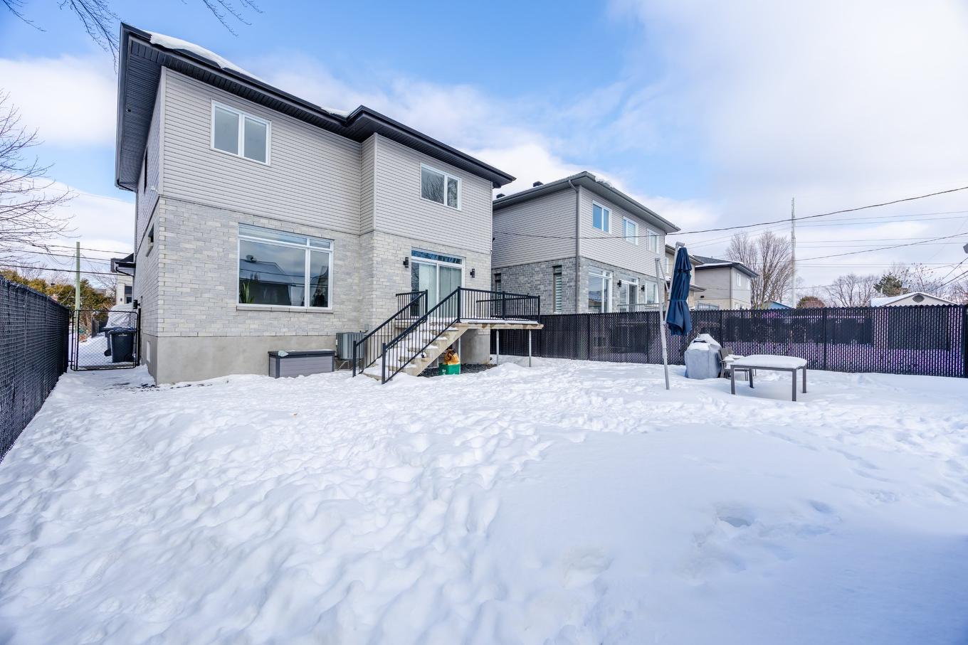 Cour - 895 Rue Richelieu, Brossard, QC - Outdoor With Exterior