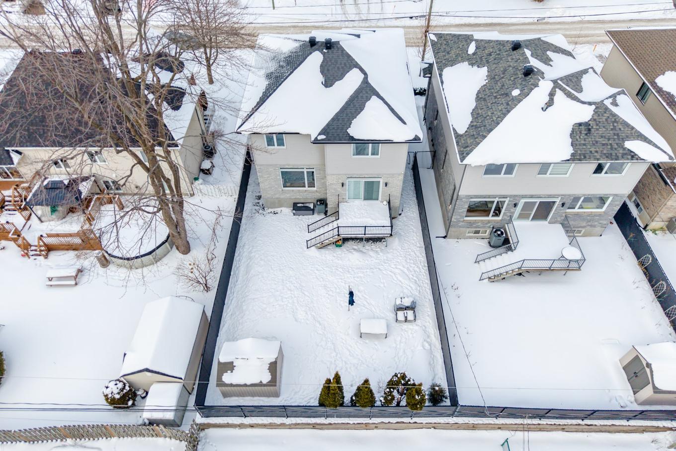 Cour - 895 Rue Richelieu, Brossard, QC - Outdoor