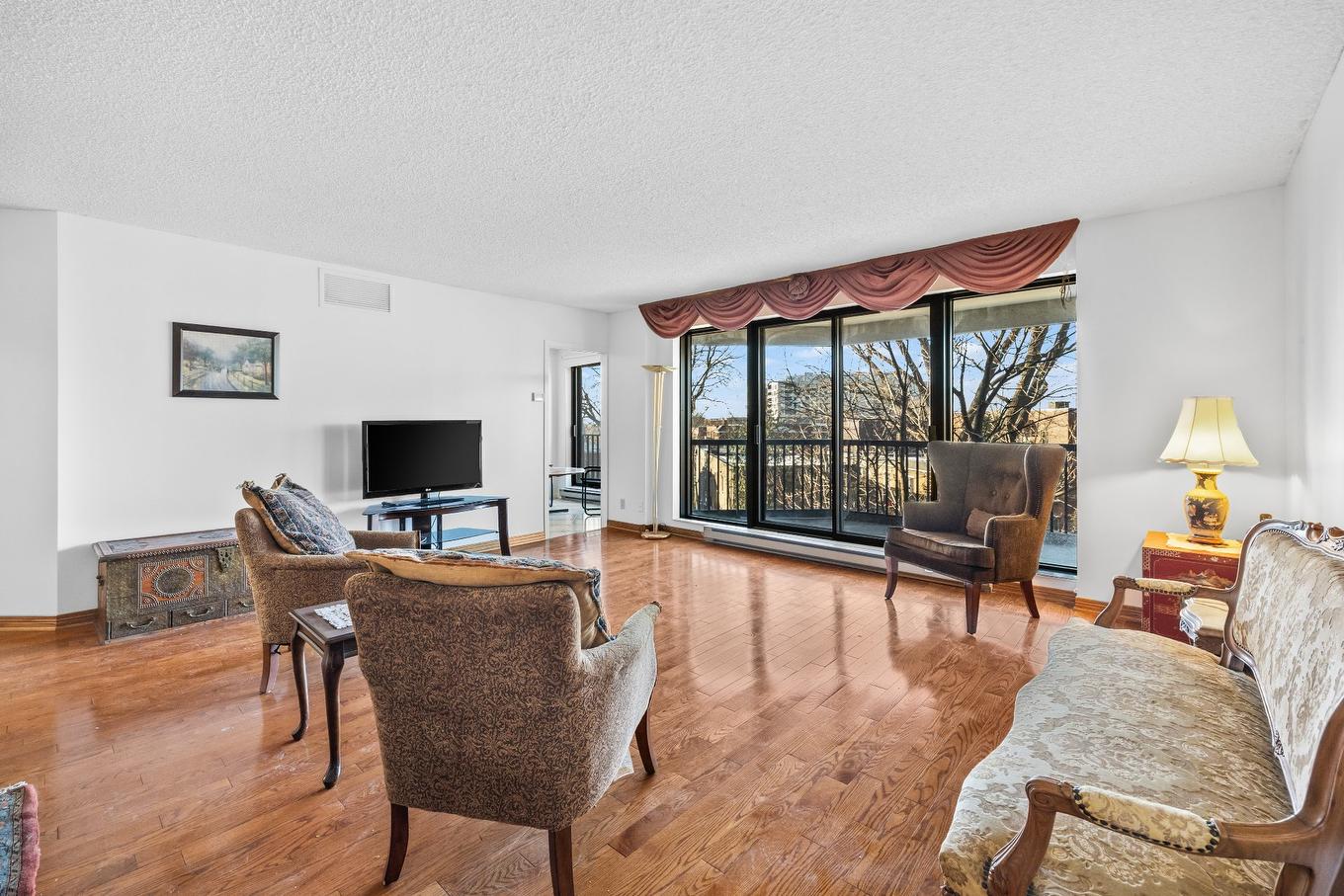 Living room - 2B-6150 Av. Du Boisé, Montréal (Côte-Des-Neiges/Notre-Dame-De-Grâce), QC - Indoor