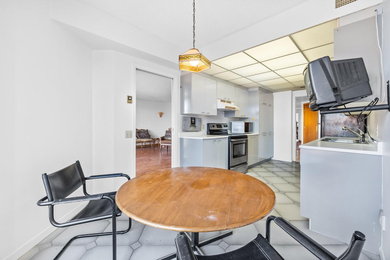 Dinette - 2B-6150 Av. Du Boisé, Montréal (Côte-Des-Neiges/Notre-Dame-De-Grâce), QC - Indoor