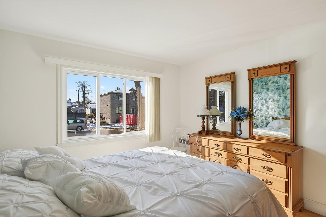 Chambre à coucher - 12585 42E Avenue (R.-D.-P.), Montréal (Rivière-Des-Prairies/Pointe-Aux-Trembles), QC - Indoor Photo Showing Bedroom