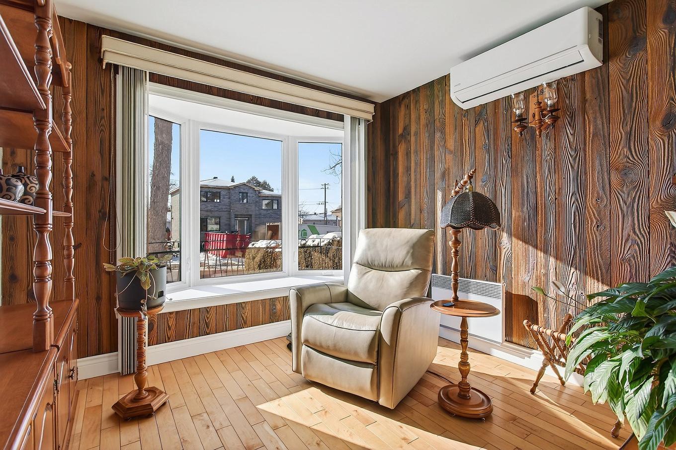 Salon - 12585 42E Avenue (R.-D.-P.), Montréal (Rivière-Des-Prairies/Pointe-Aux-Trembles), QC - Indoor