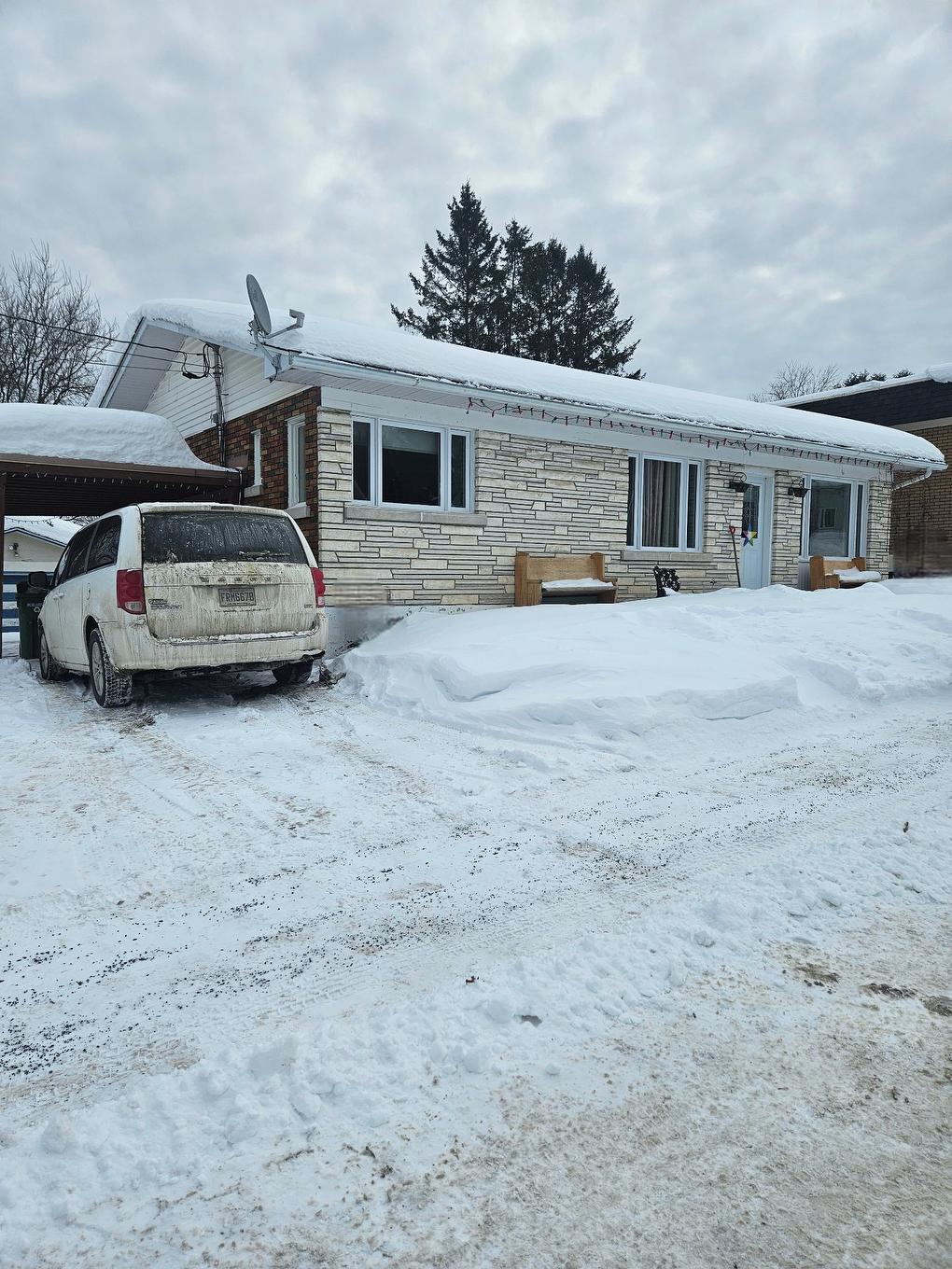 Frontage - 142 Rue Du Collège, Labelle, QC - Outdoor