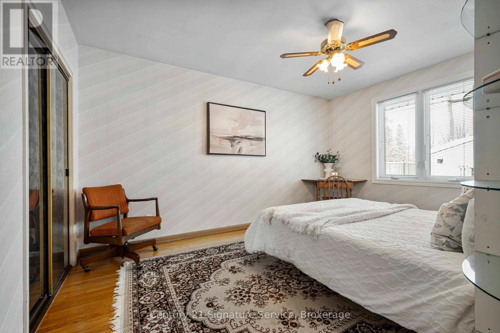 1549 Sherway Drive, Mississauga, ON - Indoor Photo Showing Bedroom