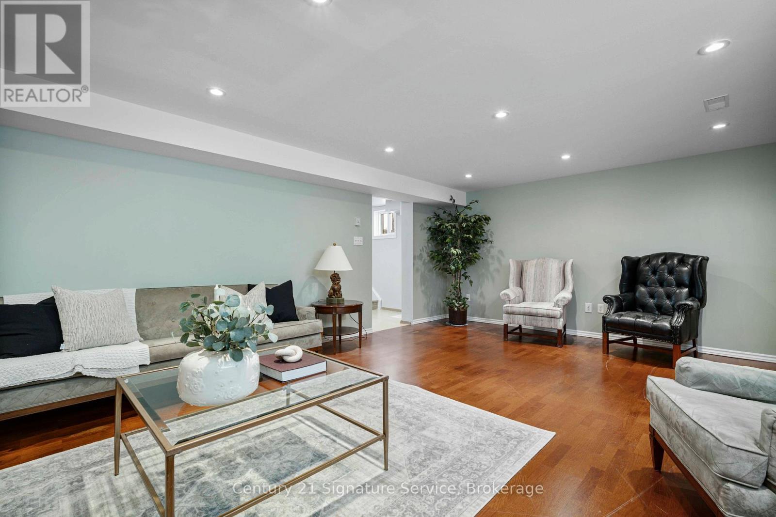 1549 Sherway Drive, Mississauga, ON - Indoor Photo Showing Living Room