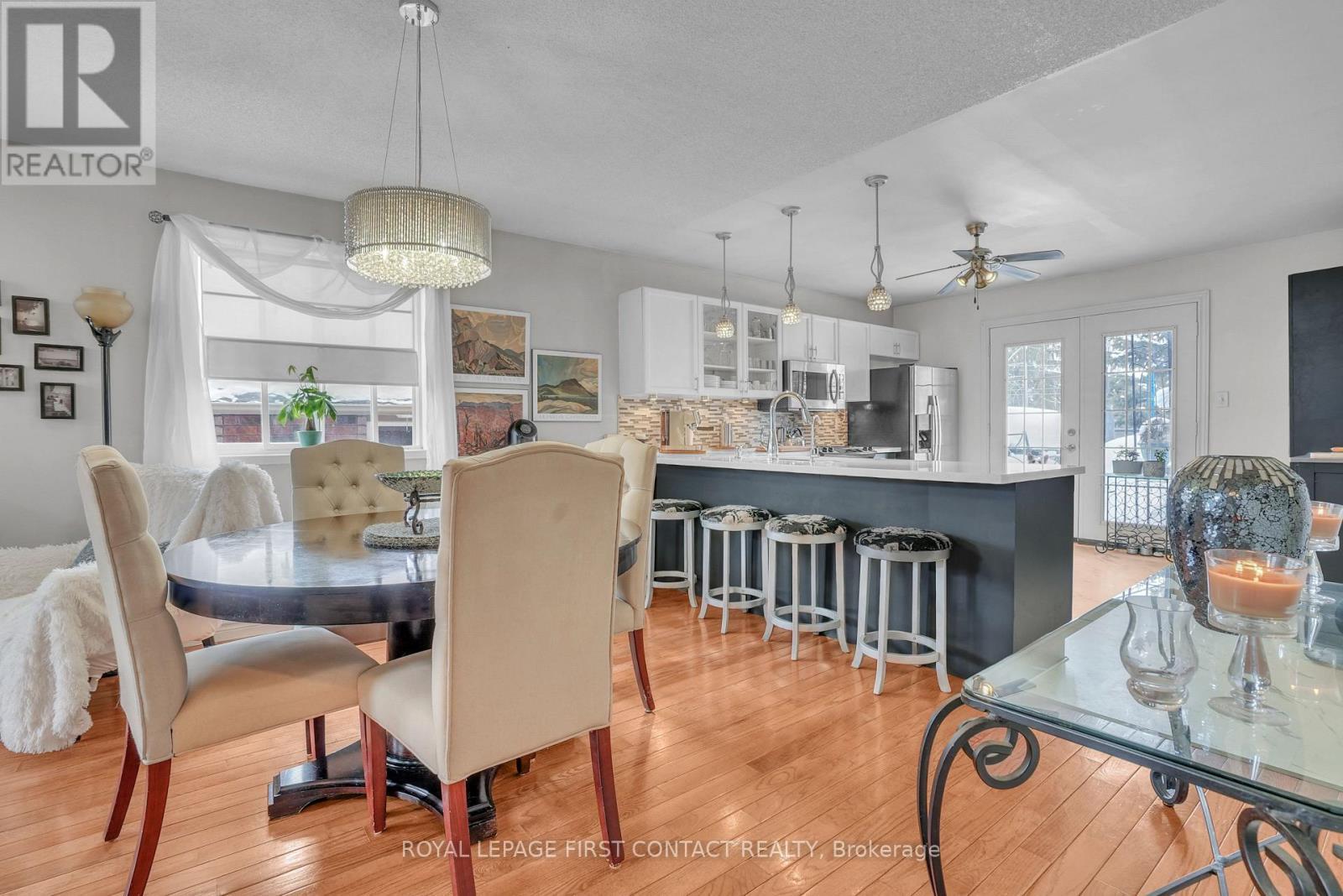28 Hewitt Place, Barrie, ON - Indoor Photo Showing Dining Room