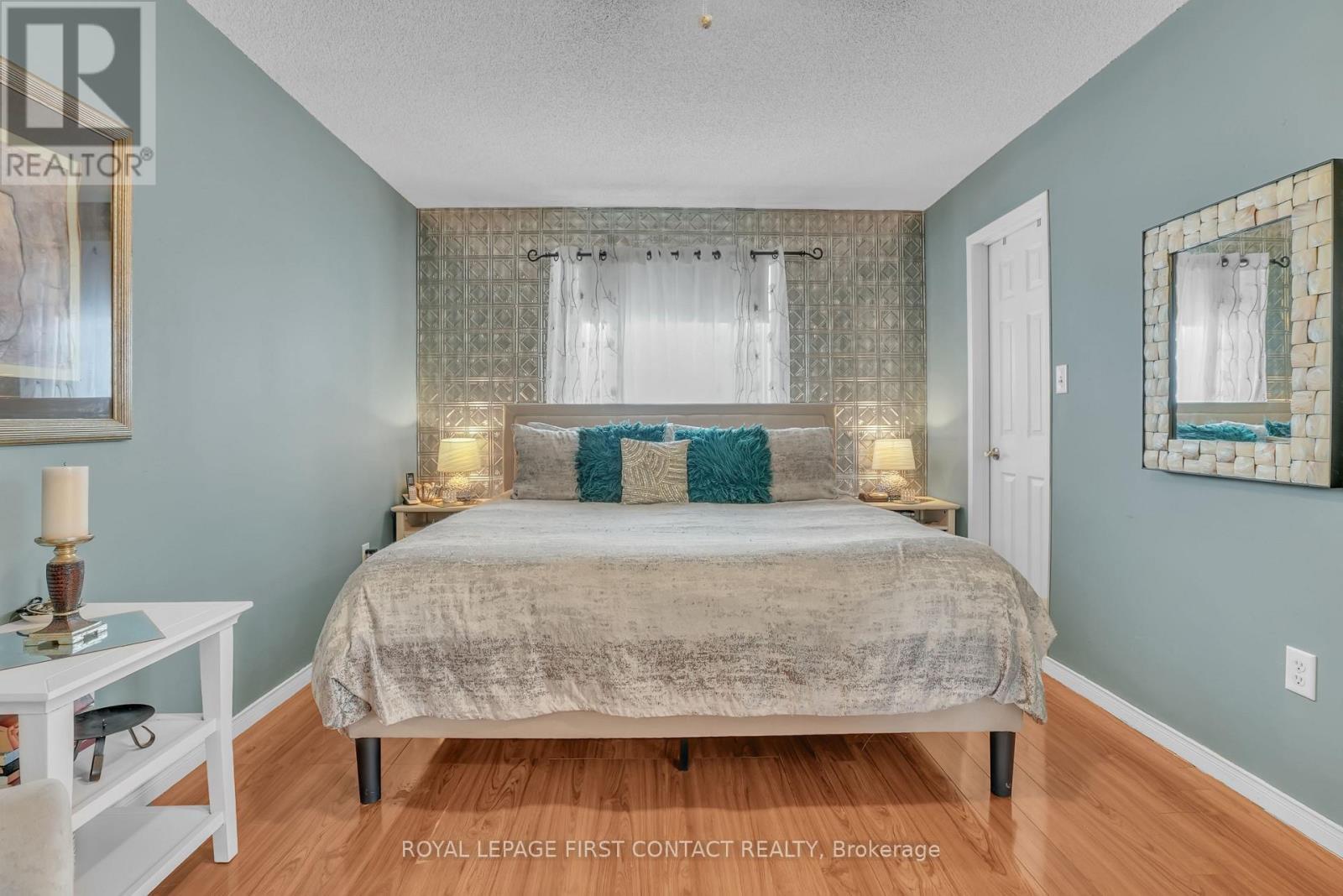 Primary bedroom with walk-in closet & ensuite - 28 Hewitt Place, Barrie, ON - Indoor Photo Showing Bedroom