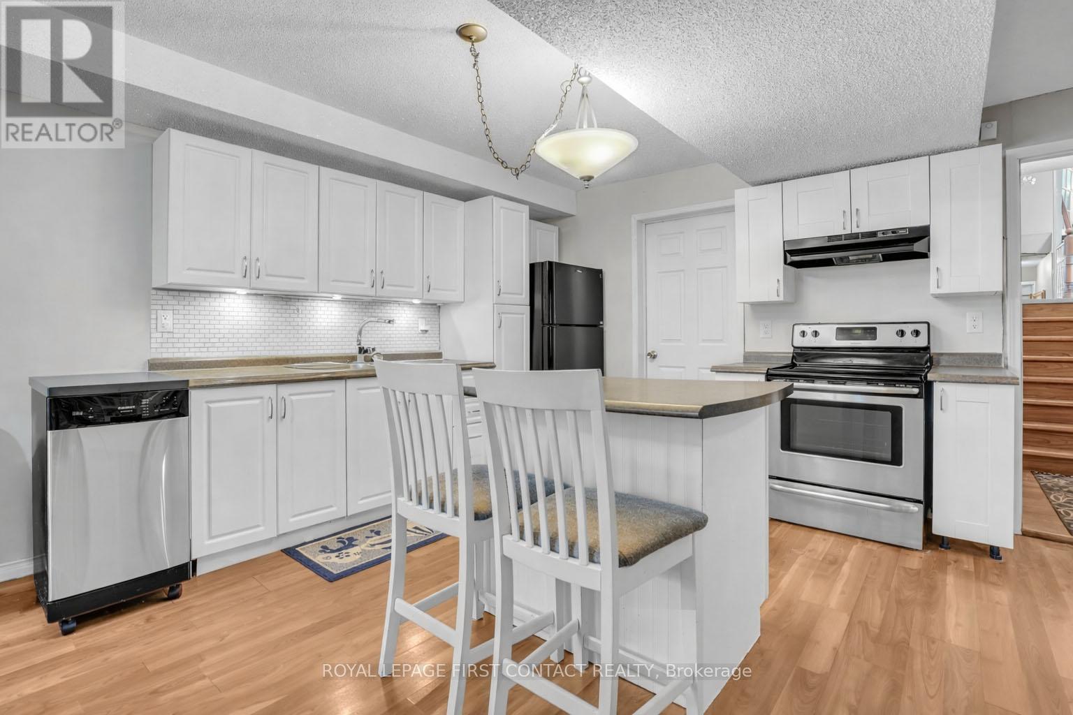 Basement in-law suite - 28 Hewitt Place, Barrie, ON - Indoor Photo Showing Kitchen With Stainless Steel Kitchen