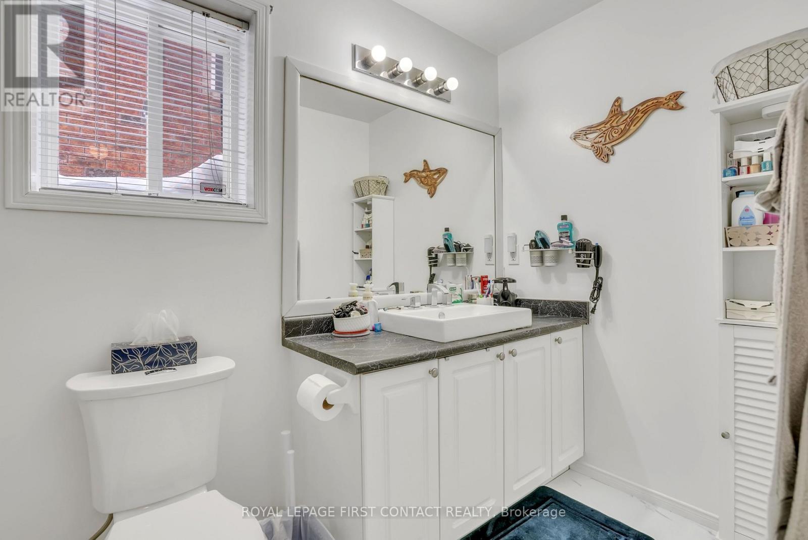 28 Hewitt Place, Barrie, ON - Indoor Photo Showing Bathroom
