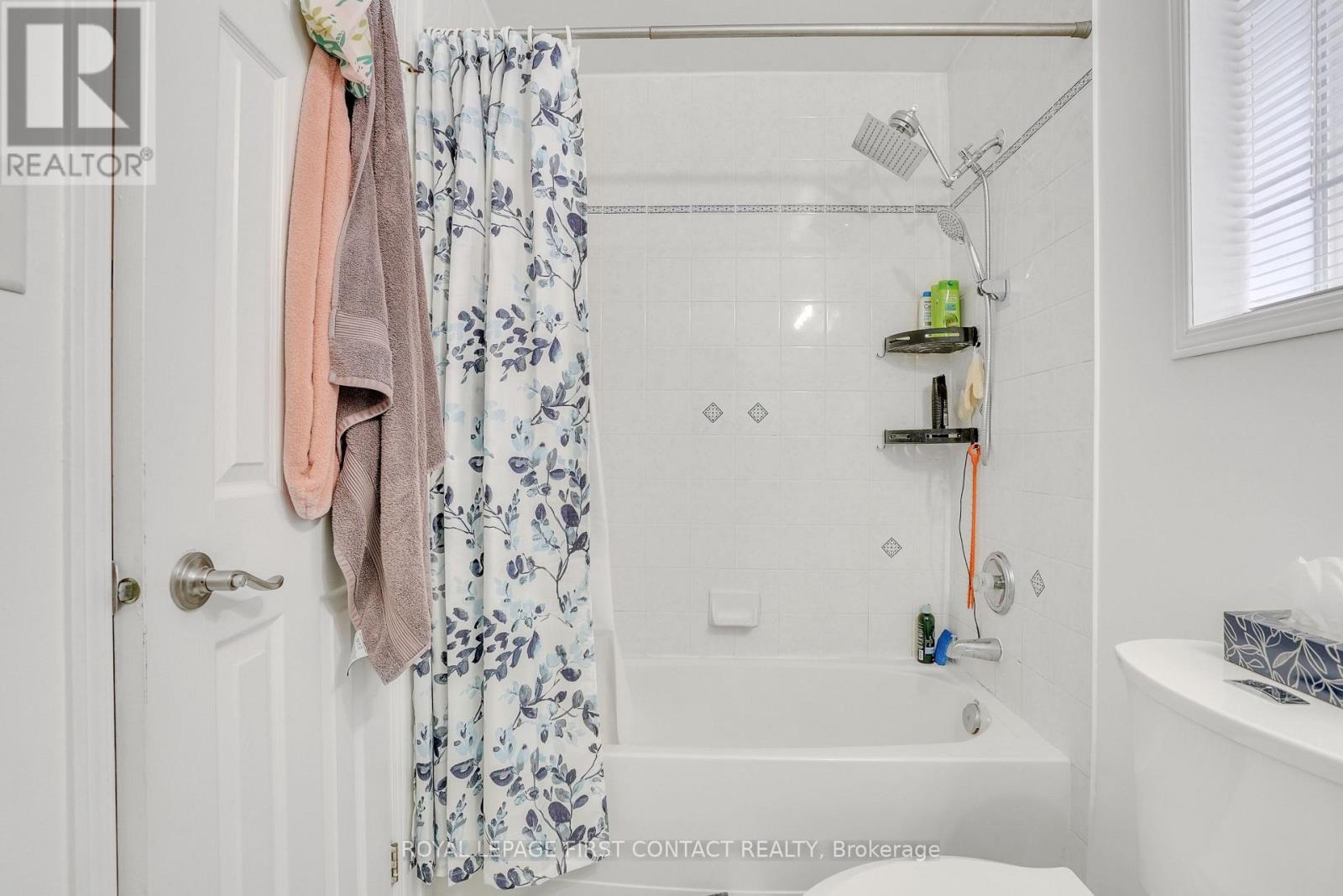 4 piece bathroom - 28 Hewitt Place, Barrie, ON - Indoor Photo Showing Bathroom