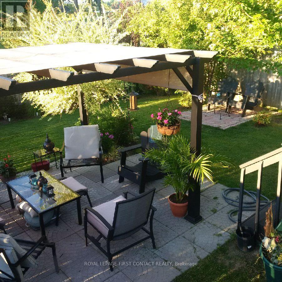 28 Hewitt Place, Barrie, ON - Outdoor With Deck Patio Veranda