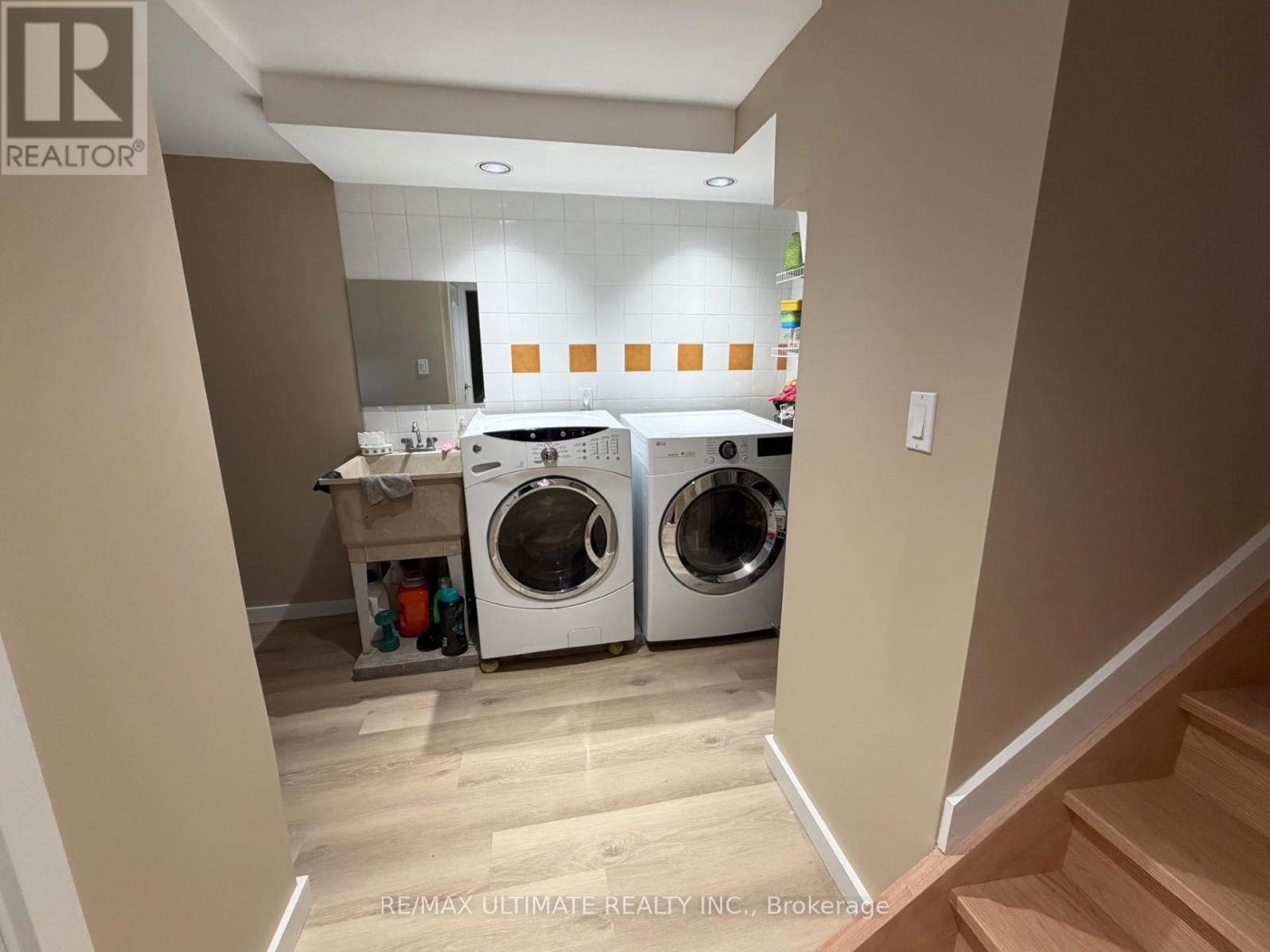 2201 Stir Crescent, Mississauga, ON - Indoor Photo Showing Laundry Room
