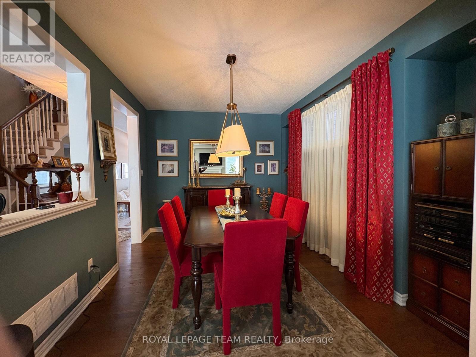 Dining Room - 979 Shimmerton Circle, Ottawa, ON - Indoor Photo Showing Dining Room