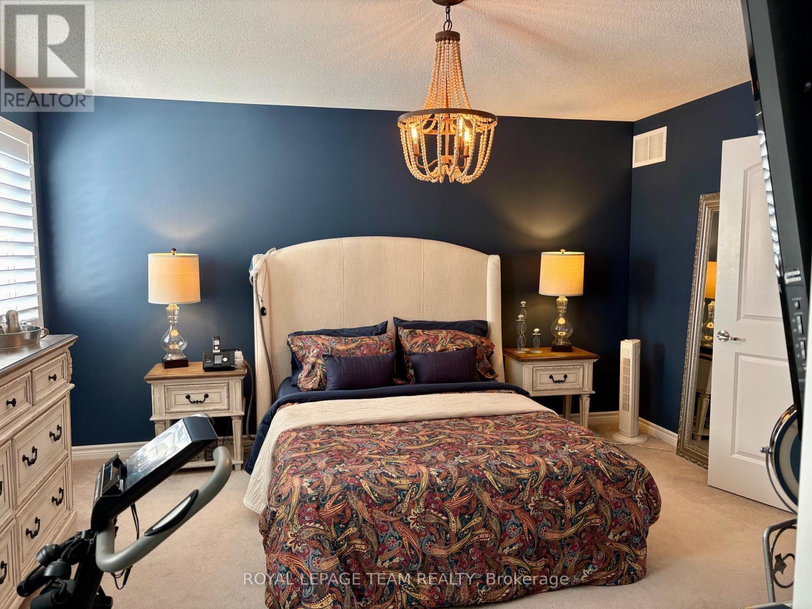 979 Shimmerton Circle, Ottawa, ON - Indoor Photo Showing Bedroom