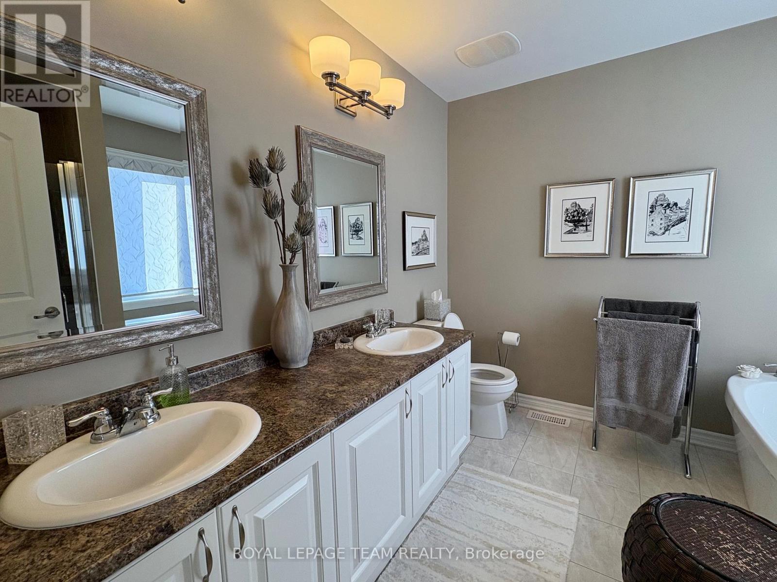 Primary Bedroom Ensuite - 979 Shimmerton Circle, Ottawa, ON - Indoor Photo Showing Bathroom