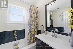 Bathroom with 4 pc -