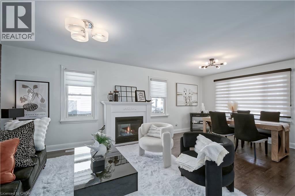 91 Elgin Street, London, ON - Indoor Photo Showing Living Room With Fireplace