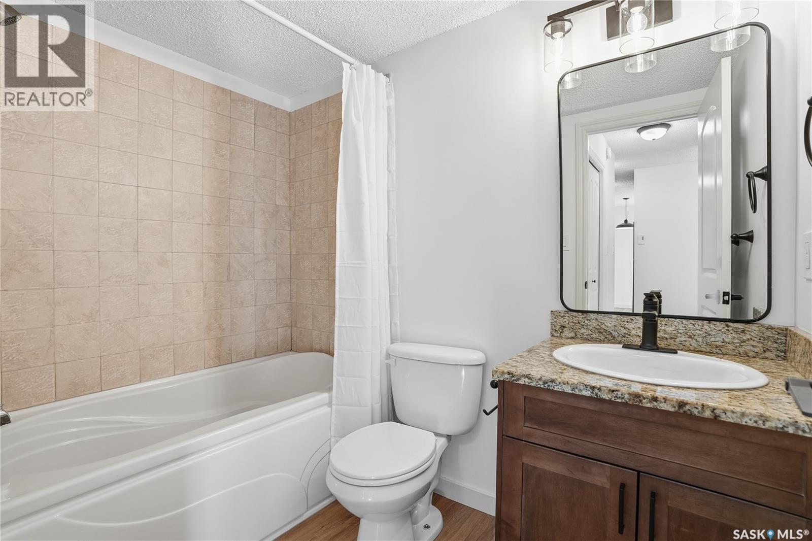 205 258 Pinehouse Place, Saskatoon, SK - Indoor Photo Showing Bathroom