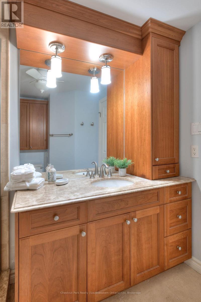 383 Edinburgh Rd S. Guelph, Edinburgh Place Condos - 30 - 383 Edinburgh Road S, Guelph (Dovercliffe Park/Old University), ON - Indoor Photo Showing Bathroom