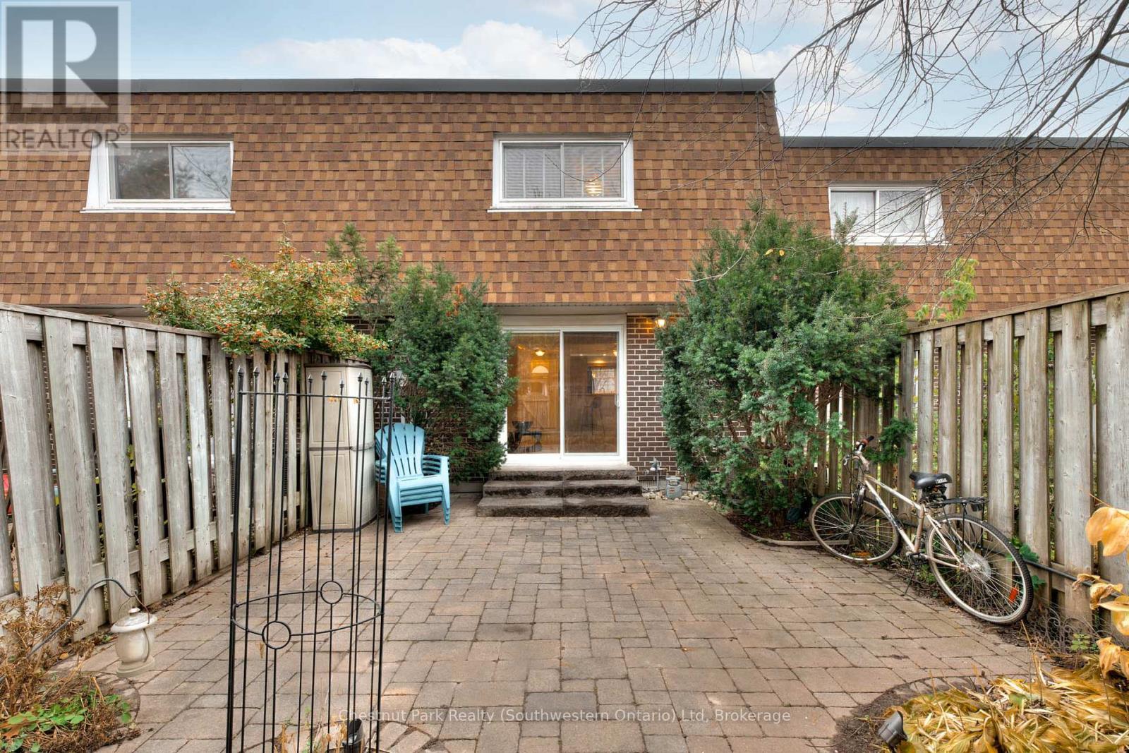 383 Edinburgh Rd S. Guelph, Edinburgh Place Condos - 30 - 383 Edinburgh Road S, Guelph (Dovercliffe Park/Old University), ON - Outdoor