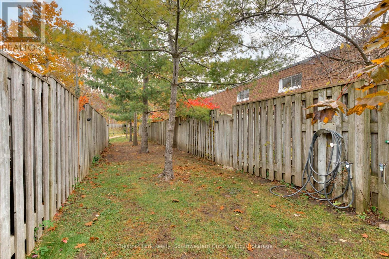 383 Edinburgh Rd S. Guelph, Edinburgh Place Condos - 30 - 383 Edinburgh Road S, Guelph (Dovercliffe Park/Old University), ON - Outdoor