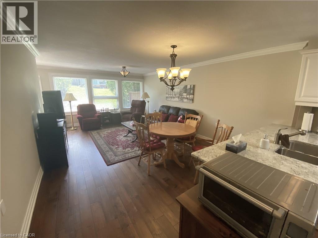 36 Mckenna Court, Hamilton, ON - Indoor Photo Showing Dining Room